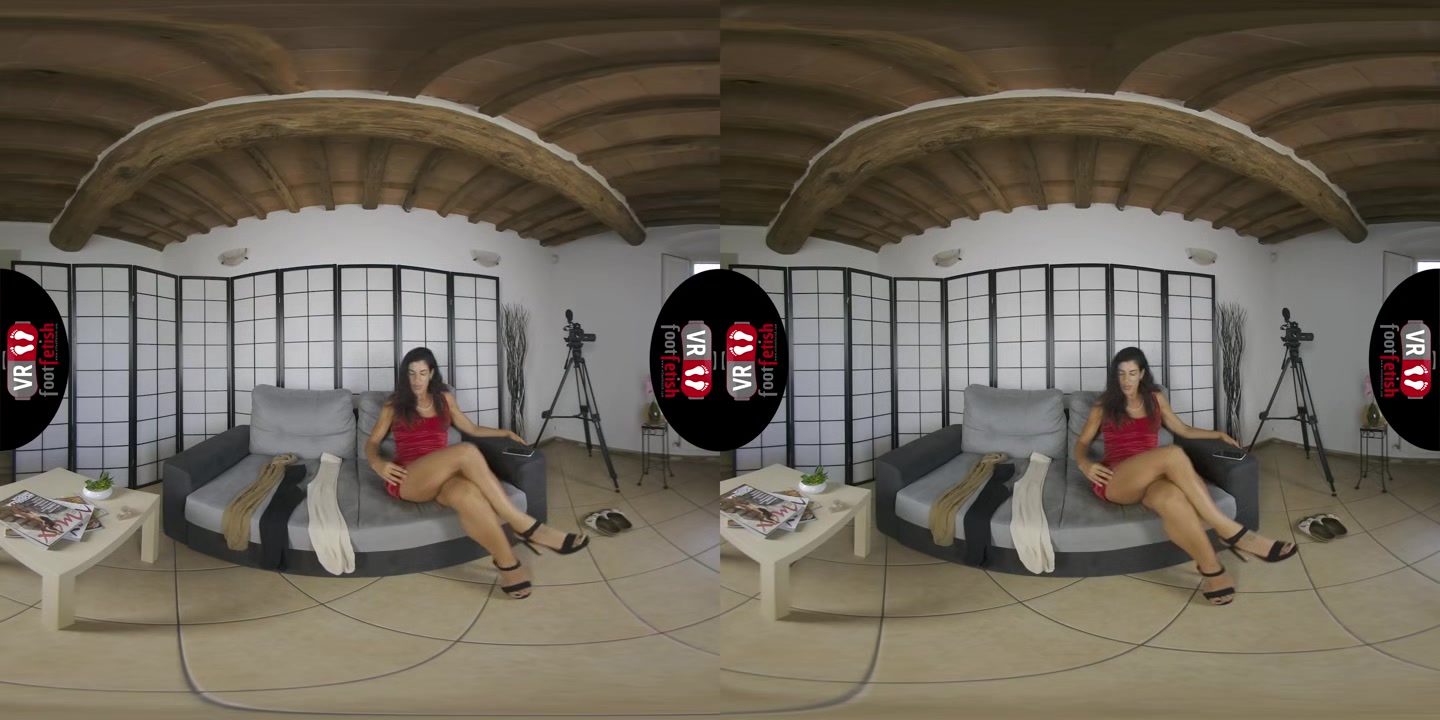 Teasing Queen Bianca Blance Tries On Her Pantyhose And Shows Her Amazing Body In VR - VRFootFetish