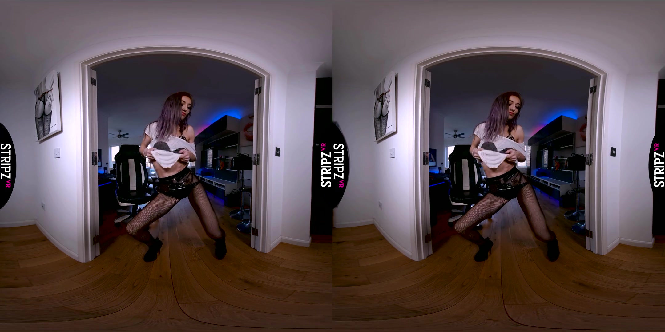 Jizzles in Dark Heart - StripzVR