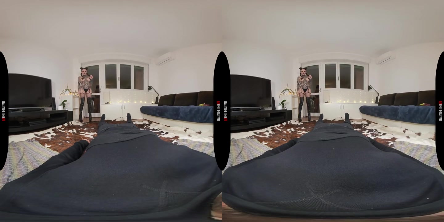 Take A Break With The Submissive - ItalianFetishVR