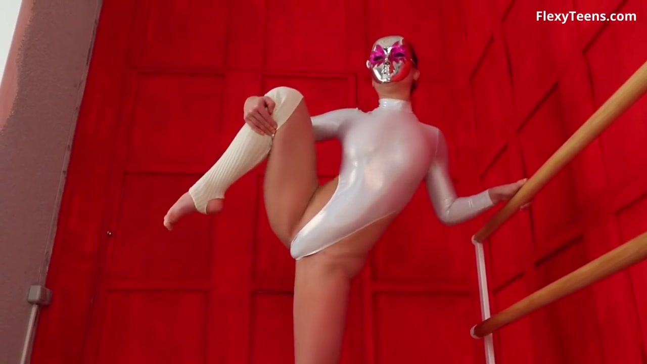 Russian Babe Myra Extremely Hot Gymnastics