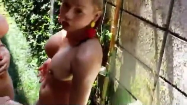 Lohanny Adriana Lesbians in The Shower