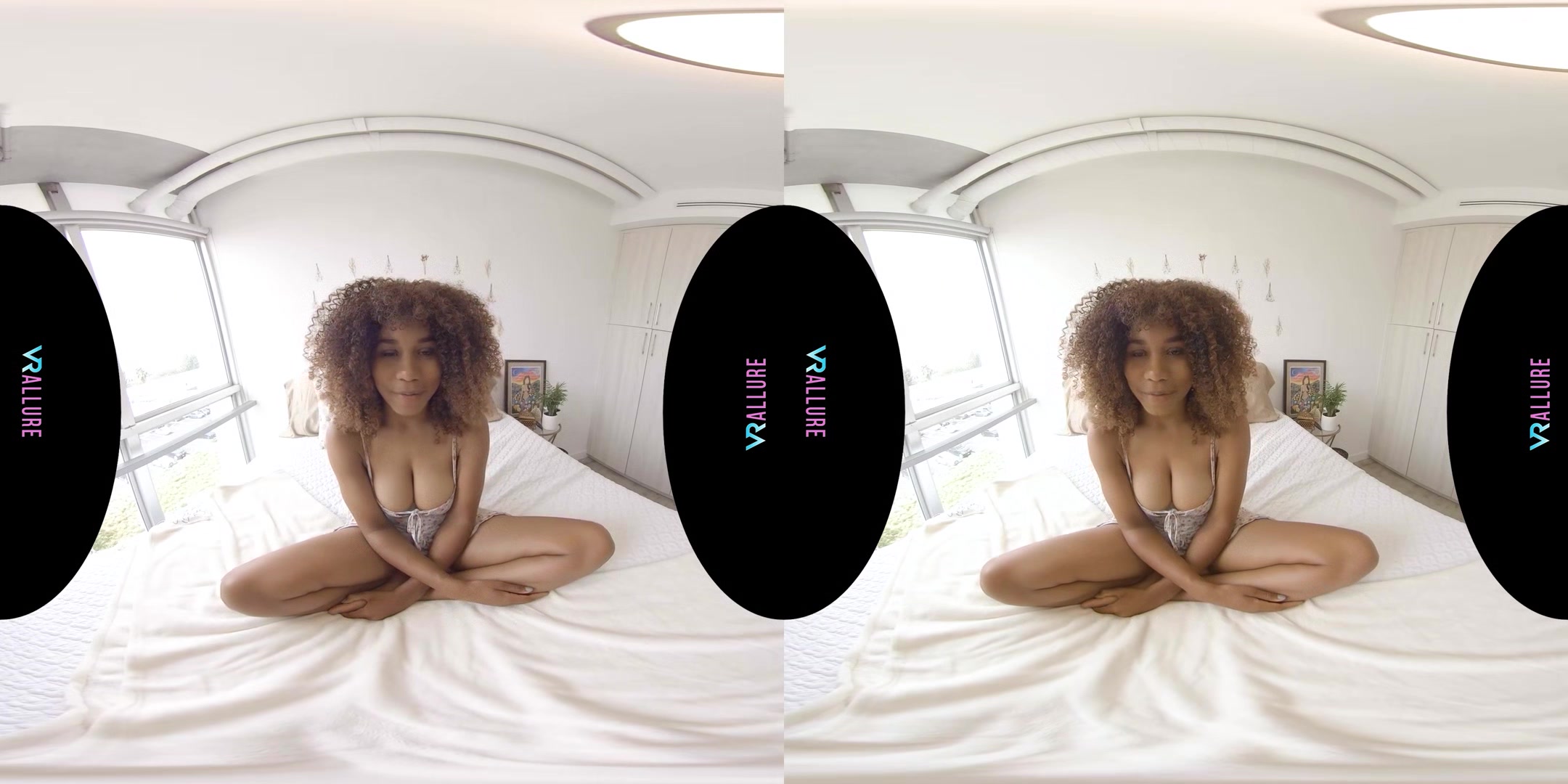 VRALLURE Come Hangout In My Bedroom!