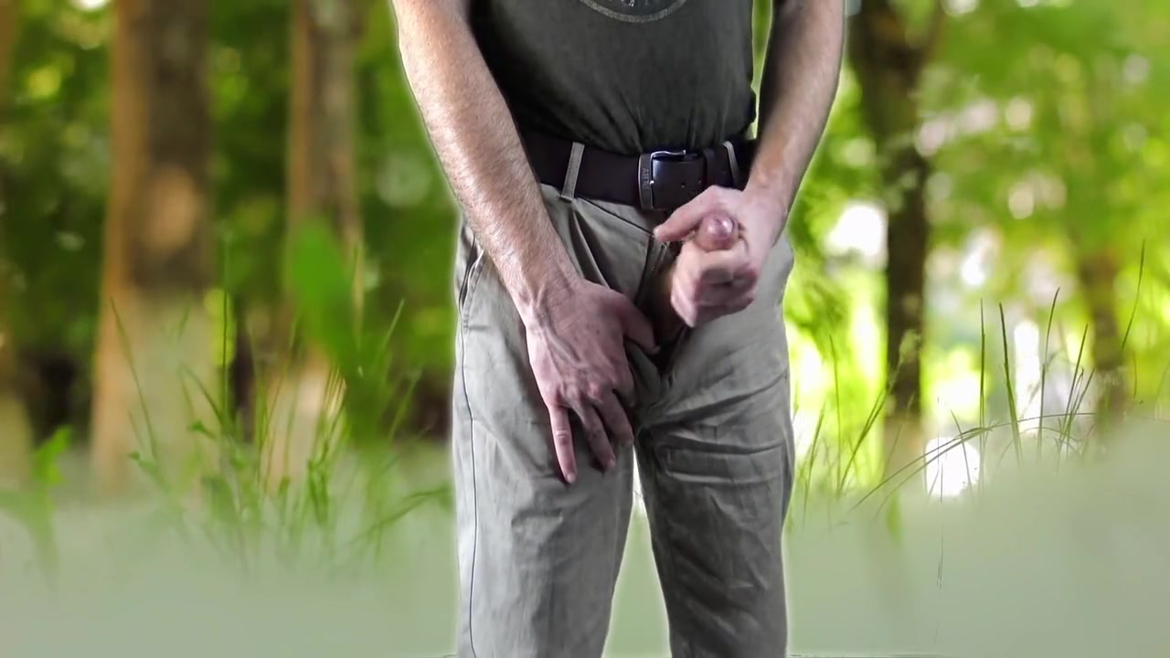 Public Masturbation In The Park!