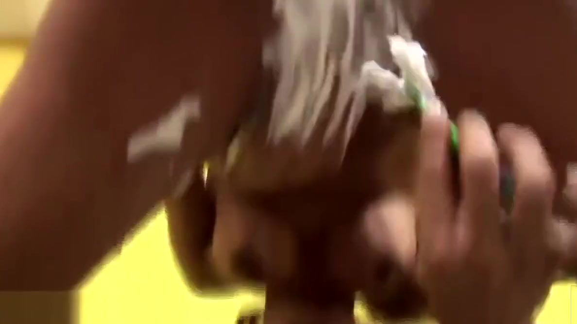Tranny jerks off and fills her ass with shave cream