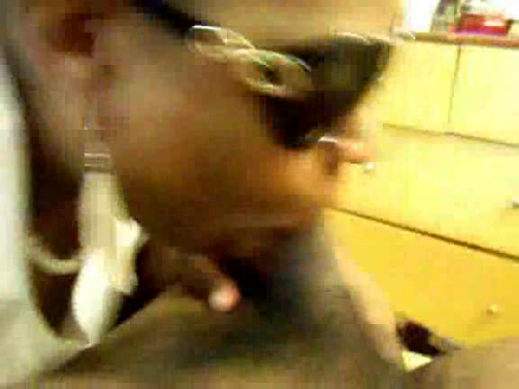 Black slut with sunglasses takes cock deep in her mouth