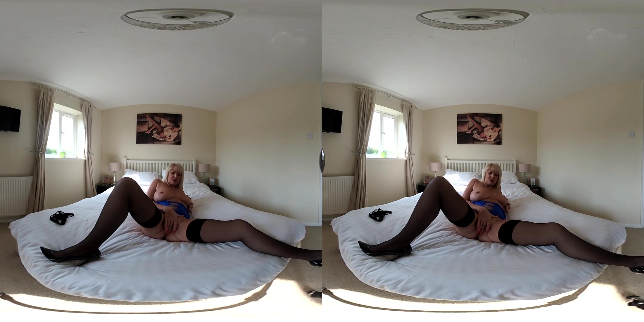 Amy Goodhead in UK Milf Amy Pleasures Herself - JimmyDraws