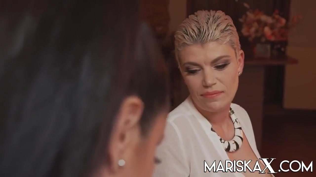 Bosomy Blond Stepmom Has Her Booty Banged - Mariska X And Pascal White