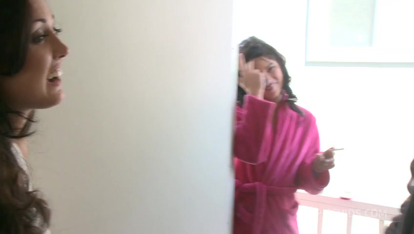 Two Interracial hot brunette play with pussies with dildo each others - PissVids