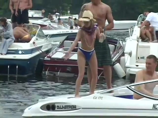Girls Flash Their Tits For Beads