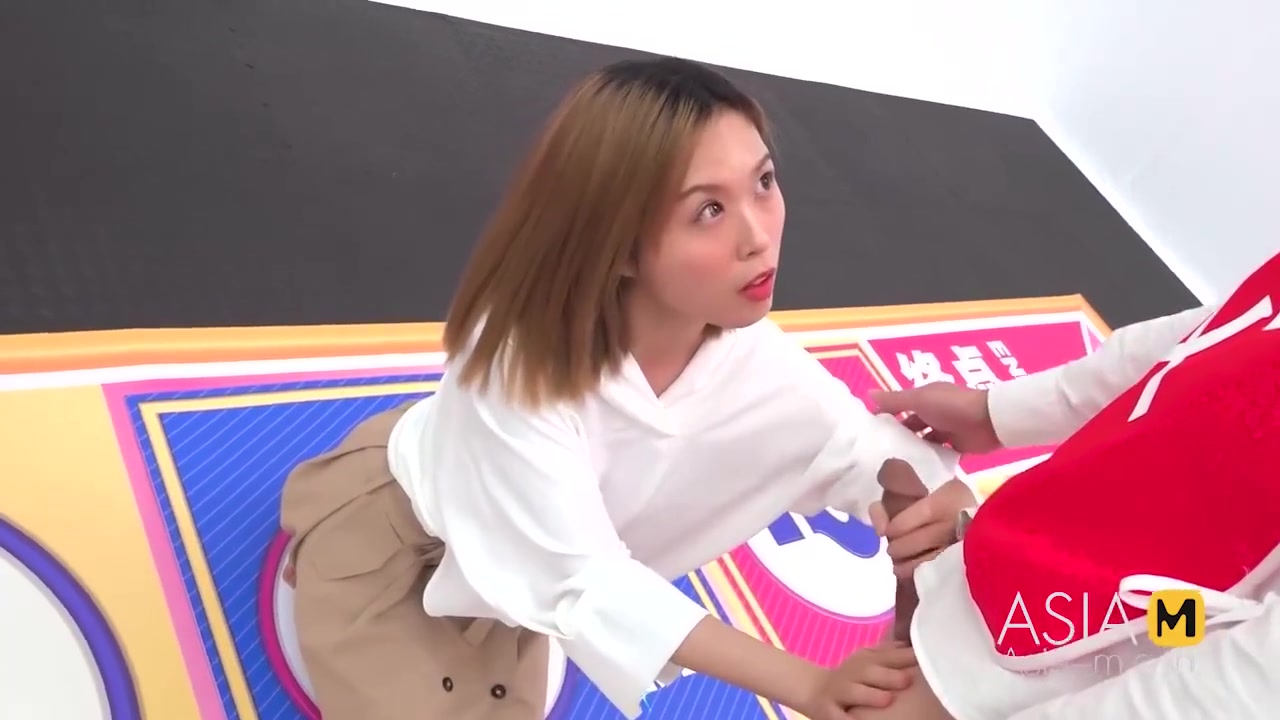 Asian Woman Plays The Role Of A Cocksucker
