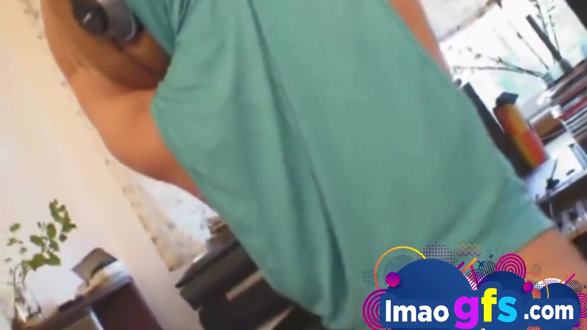 Young Jess Fingering While Soundtrip Closeup