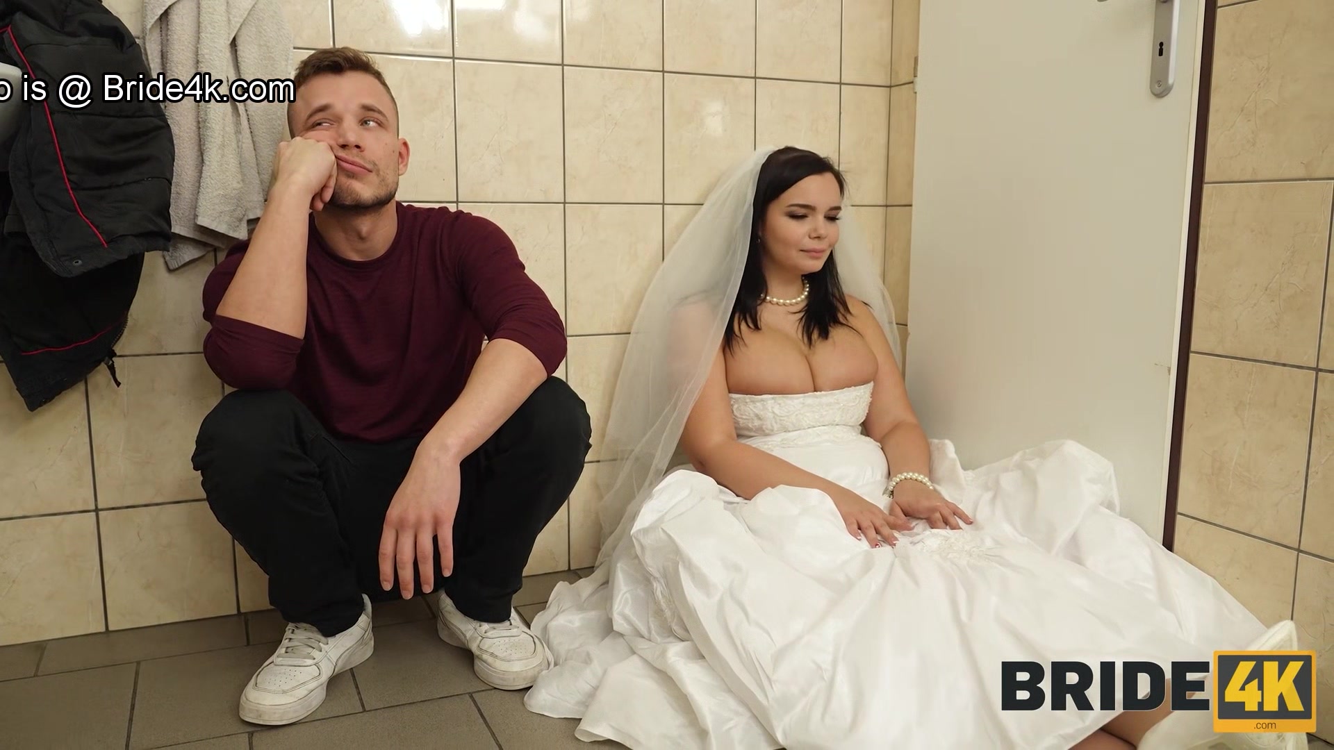 BRIDE4K. Bride remains alone with a stranger in the locked WC and cheats on her groom