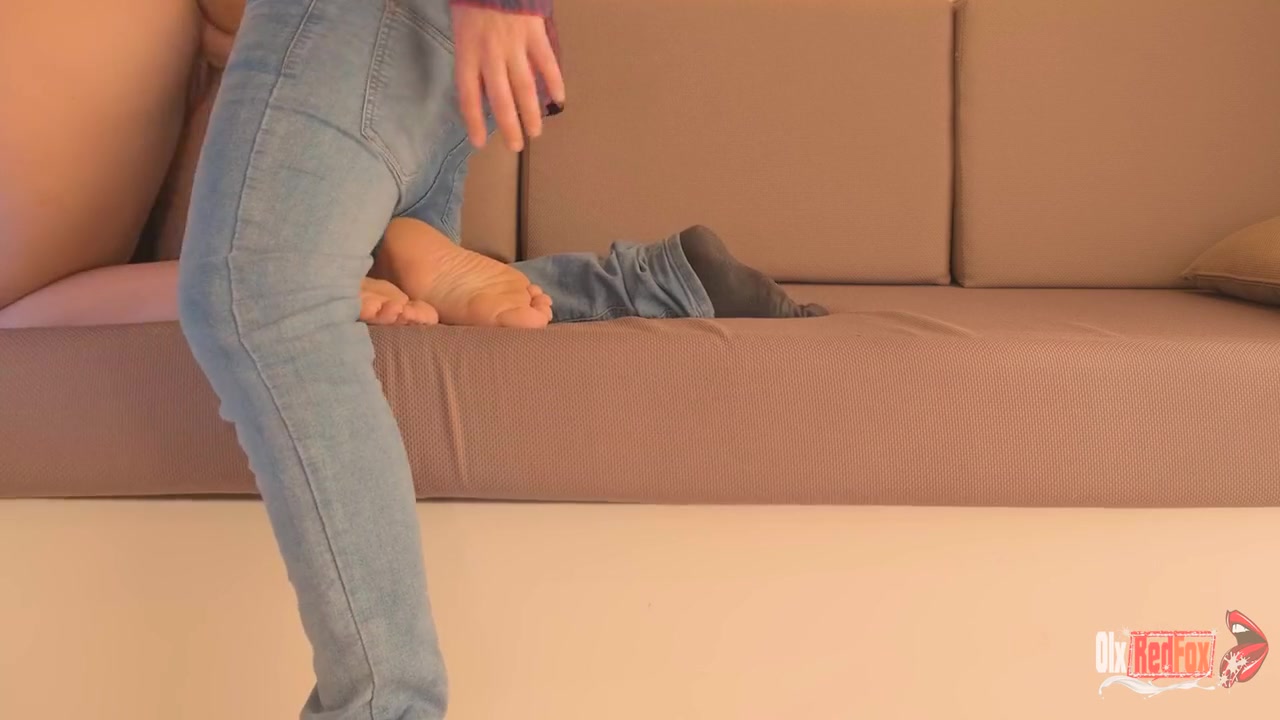 My Stepsister Didnt Know That I Put My Dick In A Box Of Chips And Gave It To Her! Fucked Her And Cum In Pussy