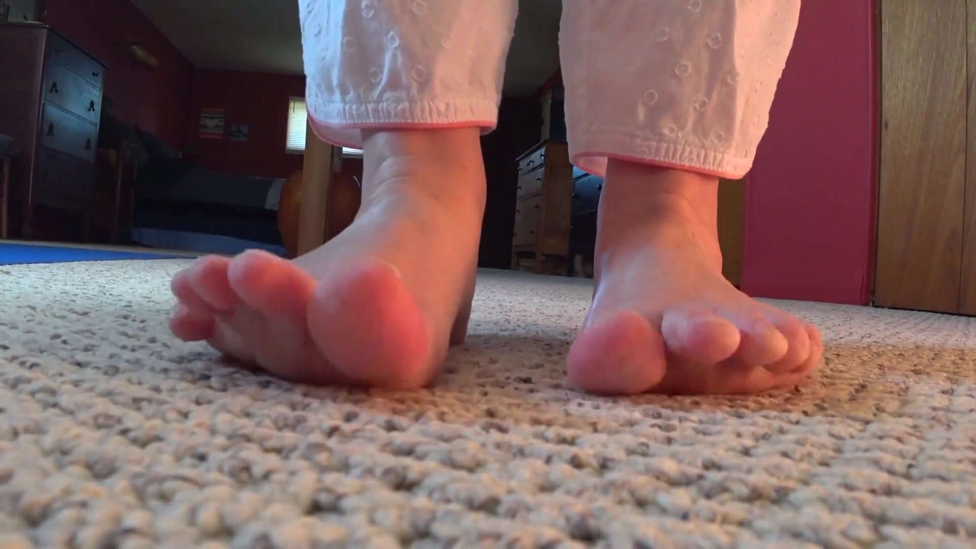 Sensual Bare Foot Worship - CougarBabeJolee