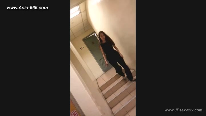 chinese girls go to toilet.110
