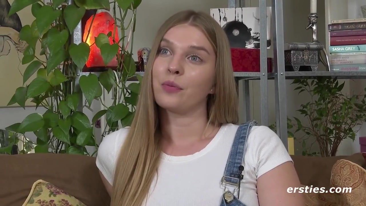 Ariel Prefers To Use Her Fingers When She Masturbates