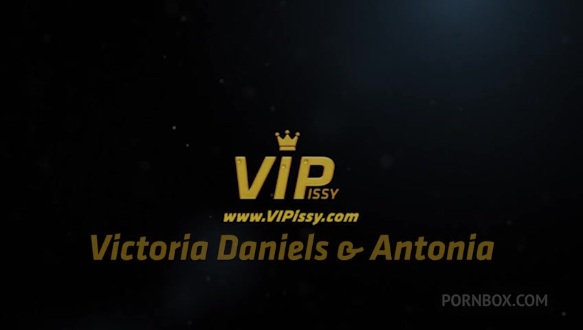 Fine Pissy Dining with Victoria Daniels,Antonia Sainz by VIPissy - PissVids