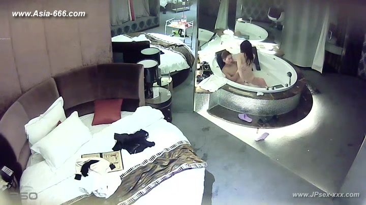 Hackers use the camera to remote monitoring of a lover's home life.***