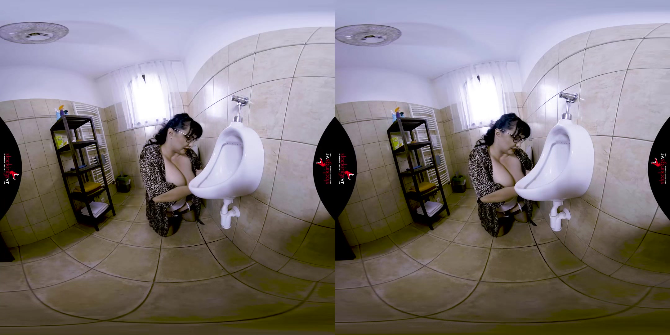 Pissing starring Mistress Sarah