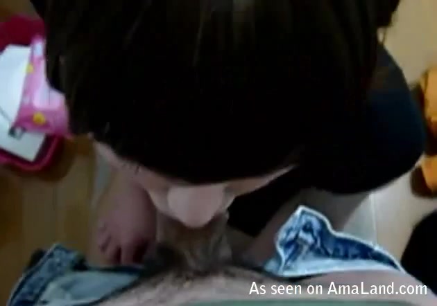 Cute Korean Babe Sucking Her Bf's Large Cock - AsianGFVideos