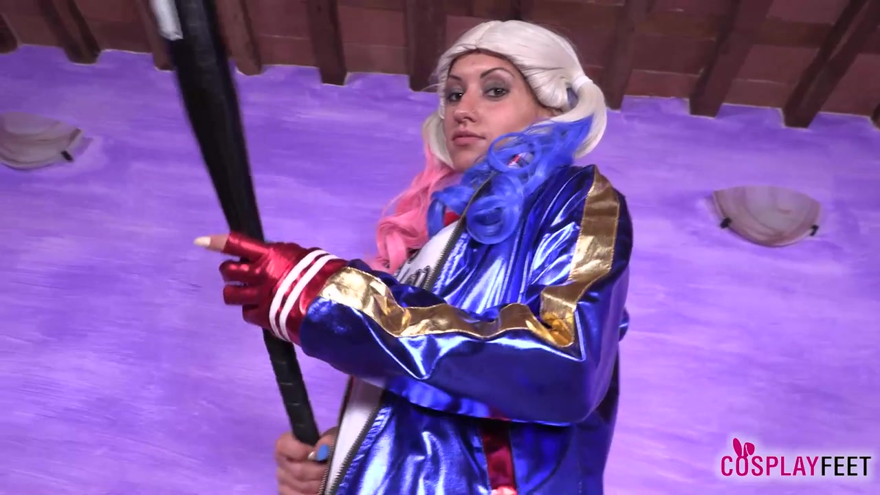 Smoking-hot Katy in a sexy Harley Quinn outfit