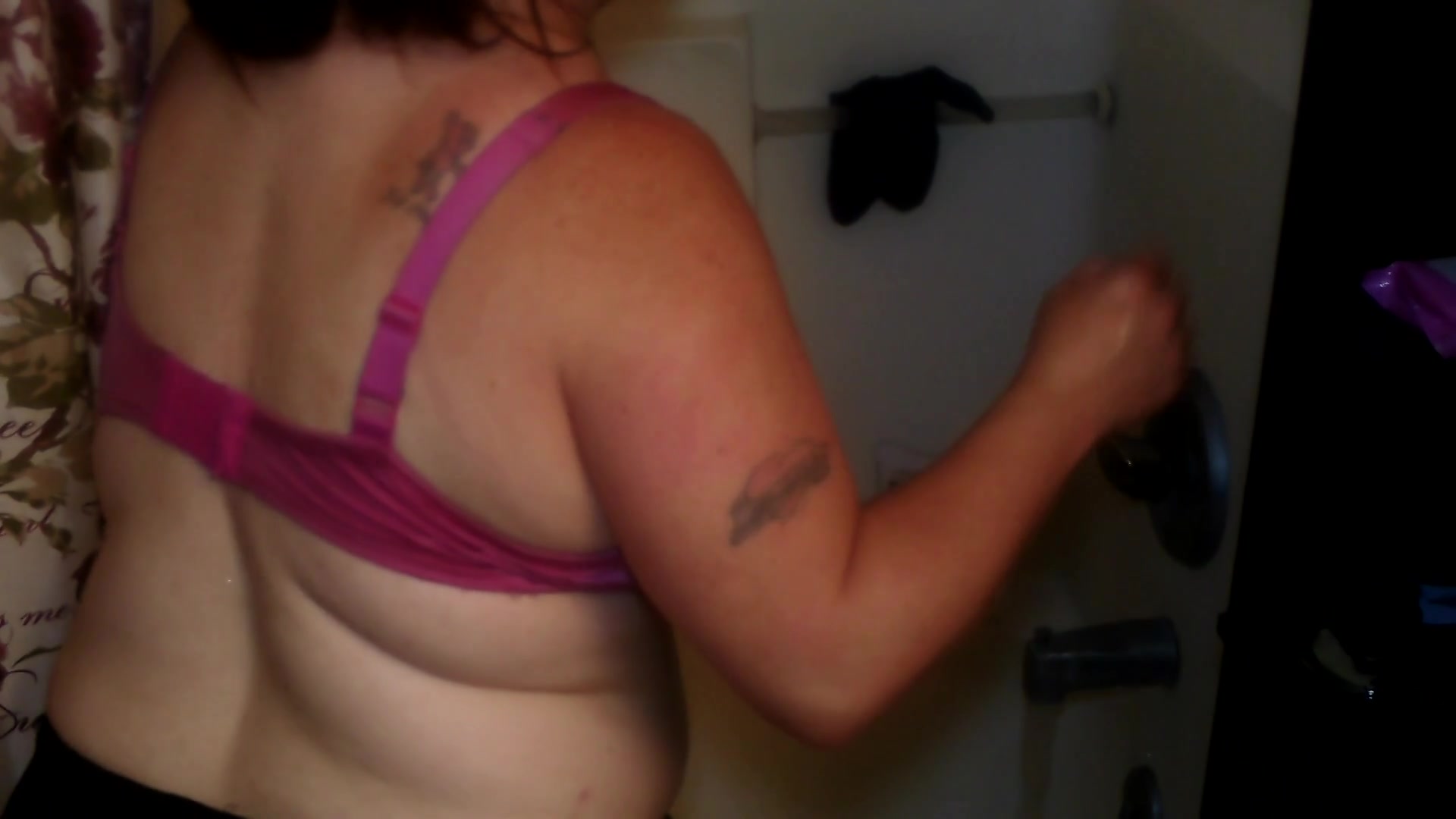Sexy Bbw Showers With Her New Vibrator - Sexynebbw