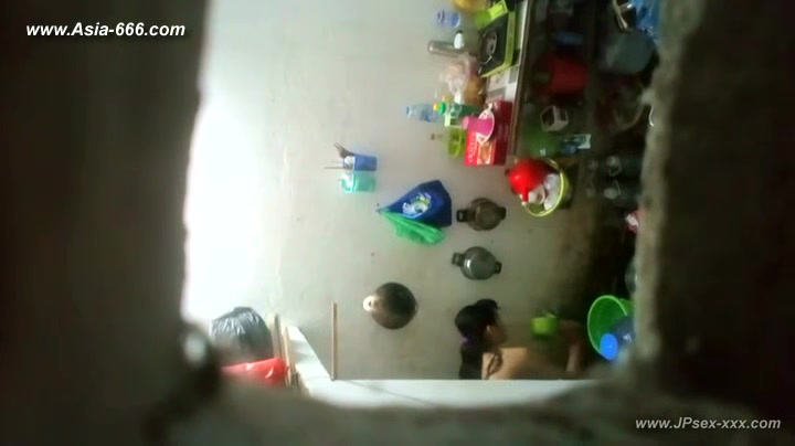 peeping chinese girls bathing.23