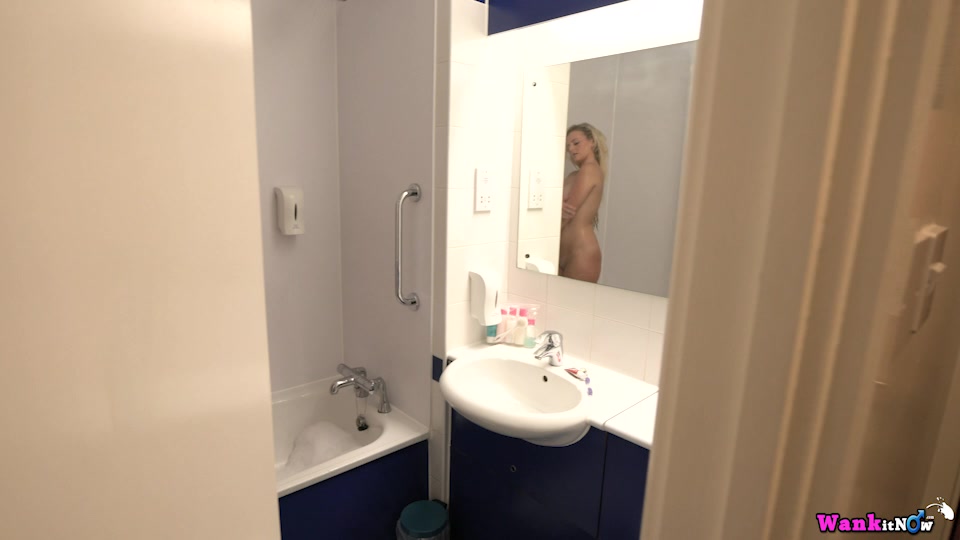 Dolly - Room Service - Sexy Videos - WankitNow