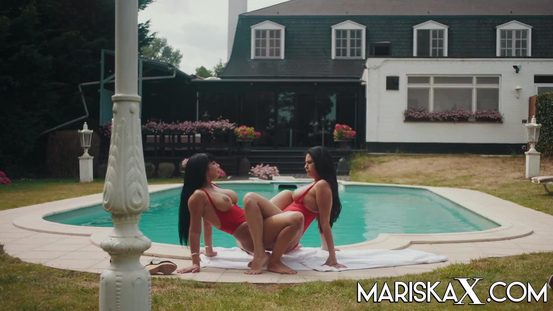 Mariska Fucking Poolside - Valentina Ricci And Mariska X