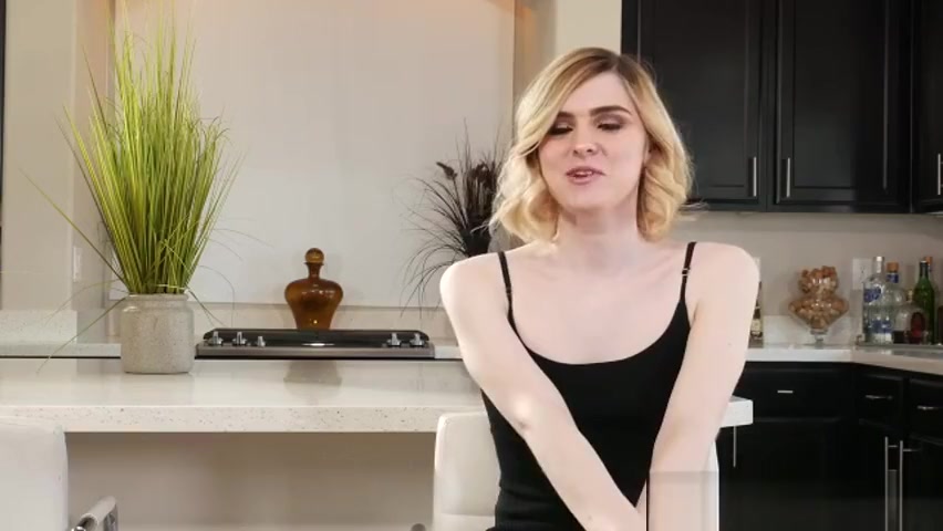 Trans Confessions With Ella Hollywood!