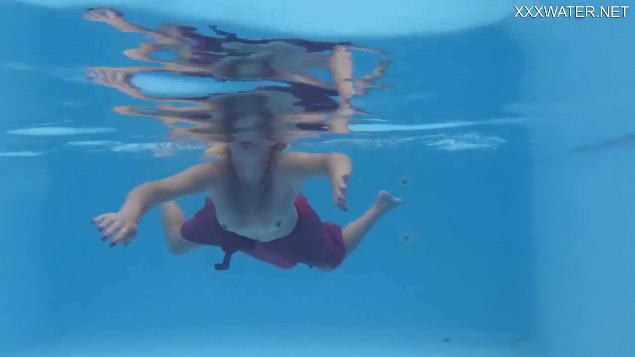 Russian Gorgeous Beauty Horny In The Pool