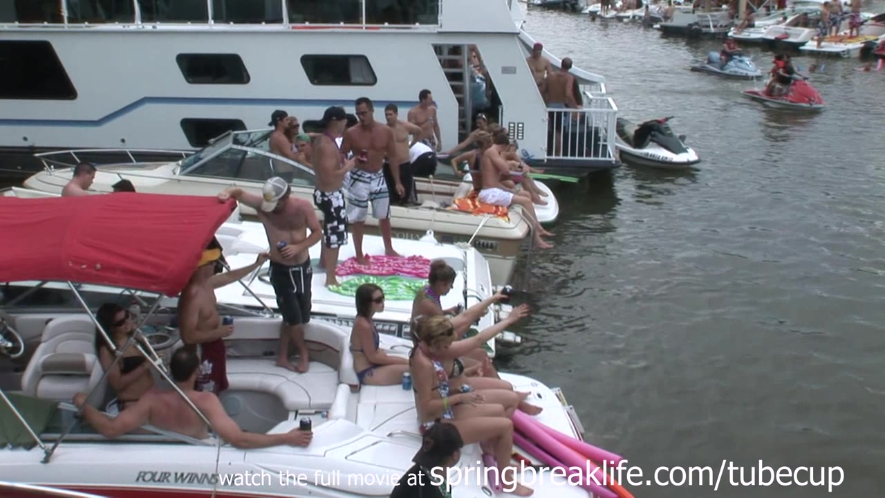 SpringBreakLife Video: 3 Girls In Hot Tub