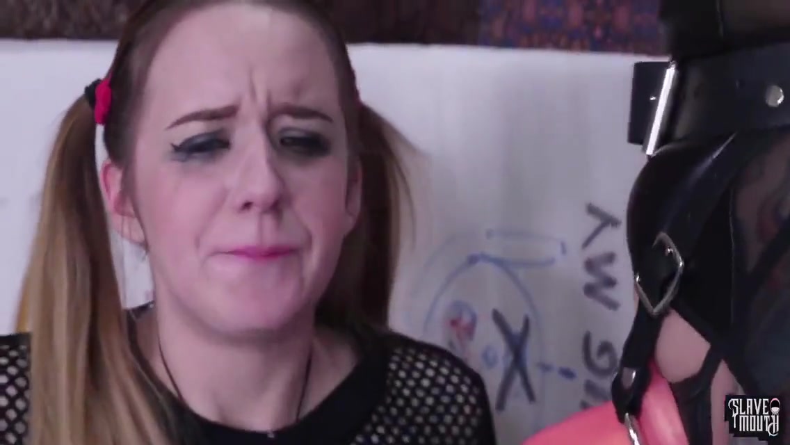 Jessica Kay - Submissive Lesbian Sucking 4 Min