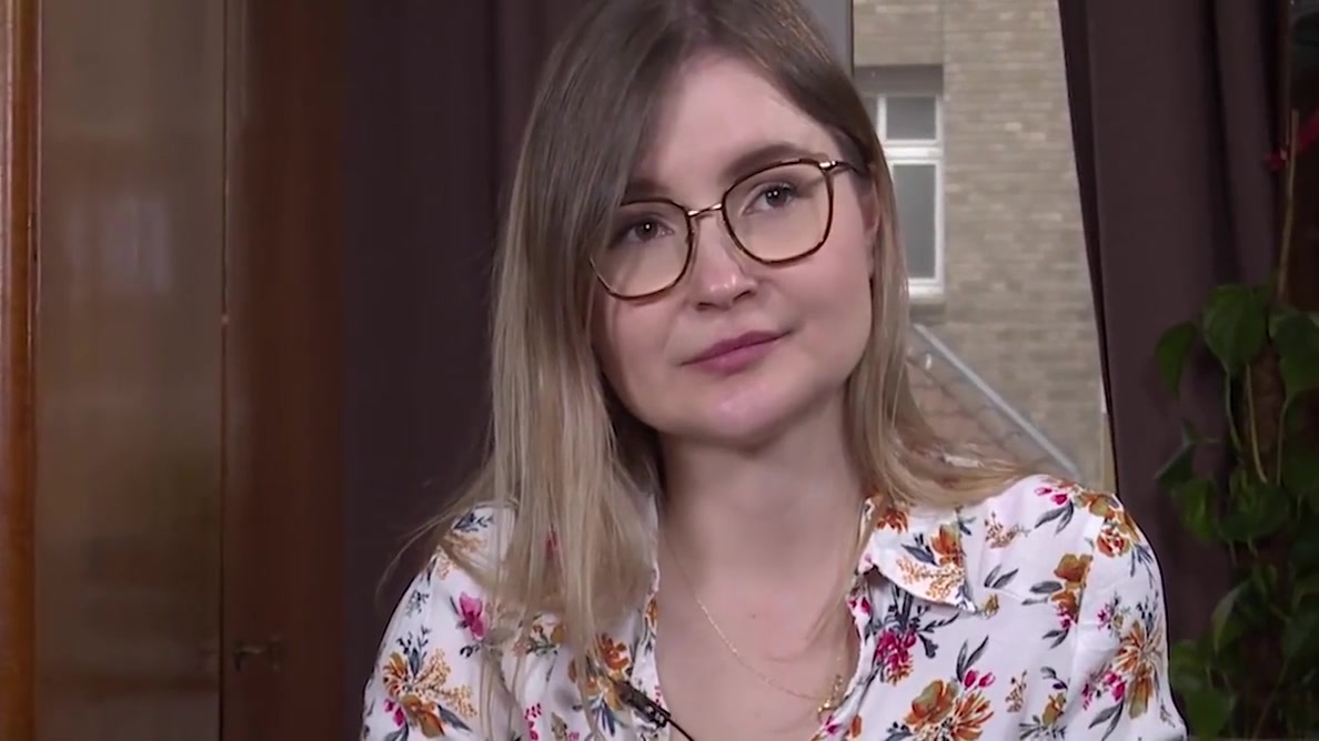 First-year Student 18+ Teacher Emily Masturbates With Glass