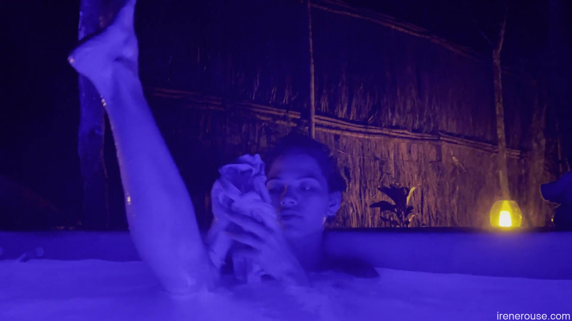 Night Bath - Sex Movies Featuring Irene Rouse