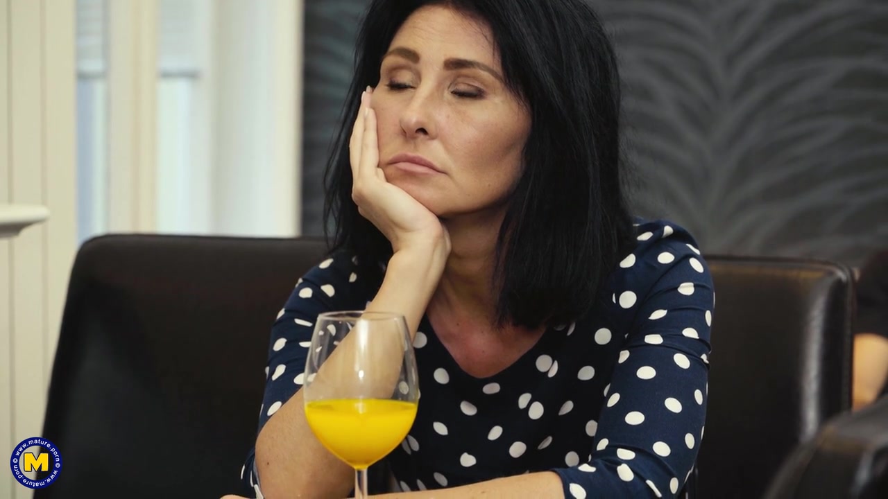 Hot Milf Has A Sexdate With A Toyboy - MatureNl