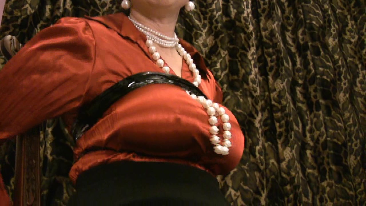 Trinity-Productions: Satin Milf