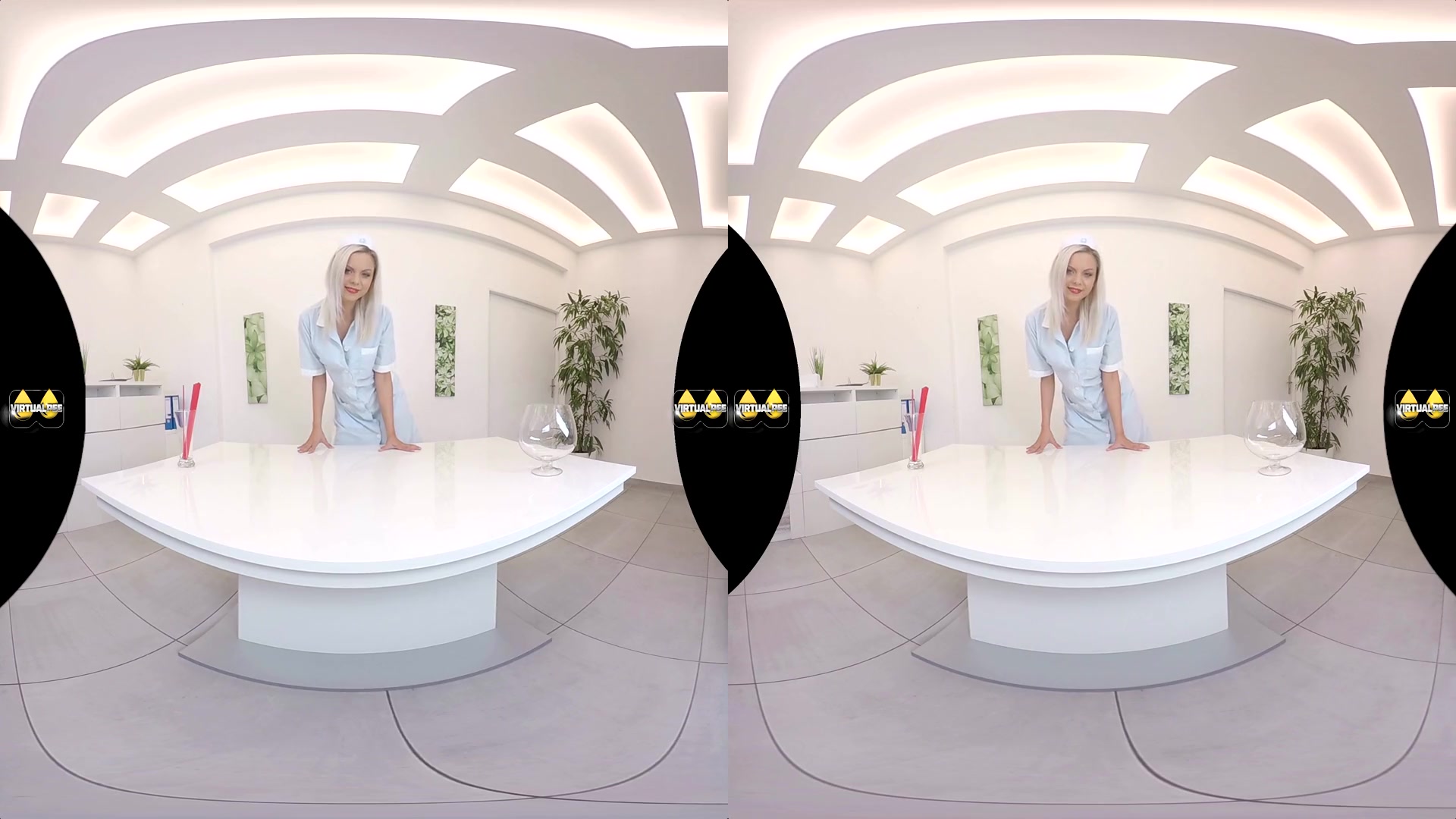 Julia Parker in Naughty Nurse - VirtualPee