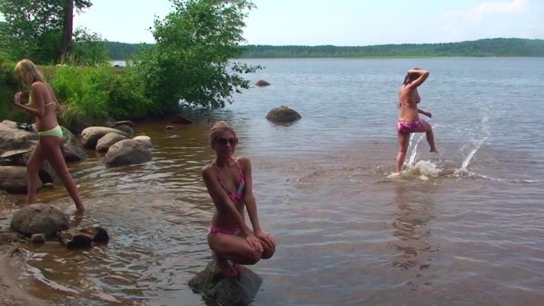 student 18+ sex friends on a picnic