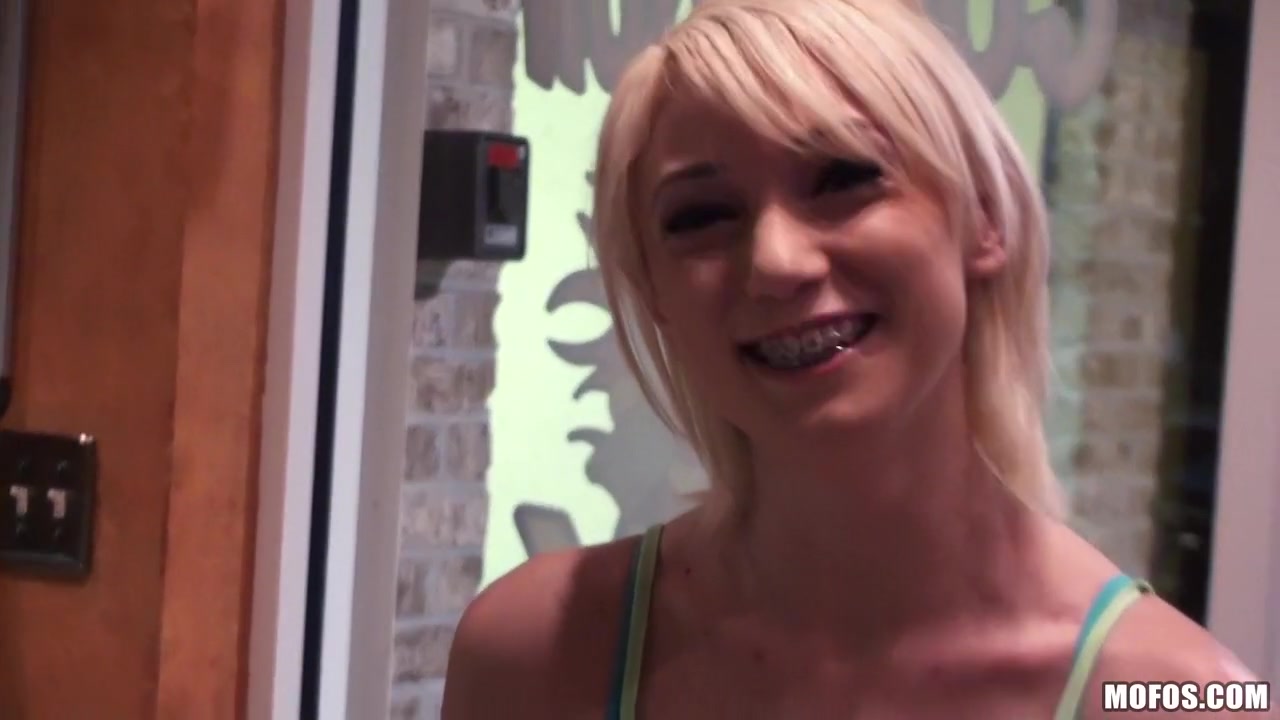Moretta Cox - Moretta Cox Desires Greater Amount Dicks!