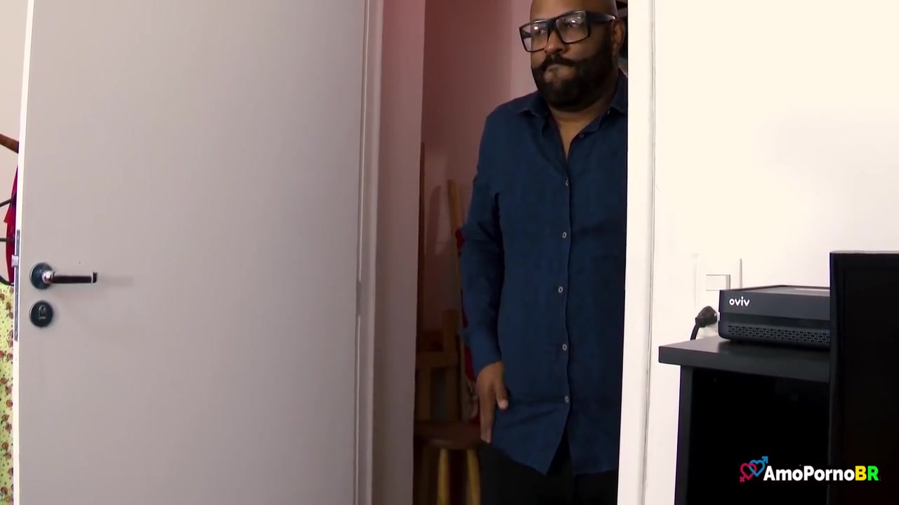 Entrou No Quarto Da Enteada E Gozou Nas Coisas Dela! 6 Min