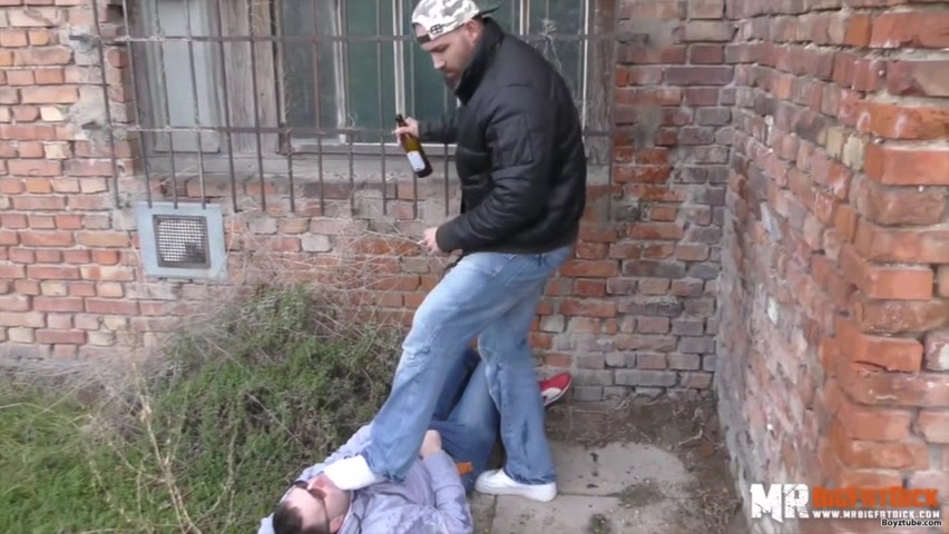 Master outdoor feet licking