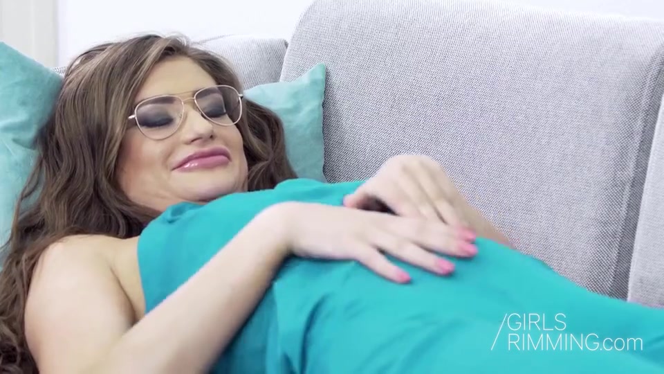 Glasses Beauty Sara Saucy Giving An Ass Sex Rimjob