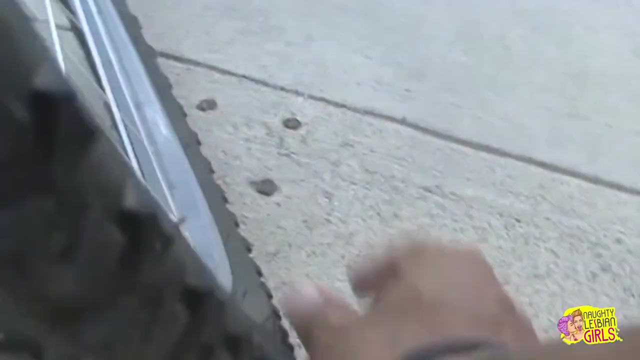 Ginger Beauty Picks Up A Stranger Before Taking Her Home To Lick Her Cunt