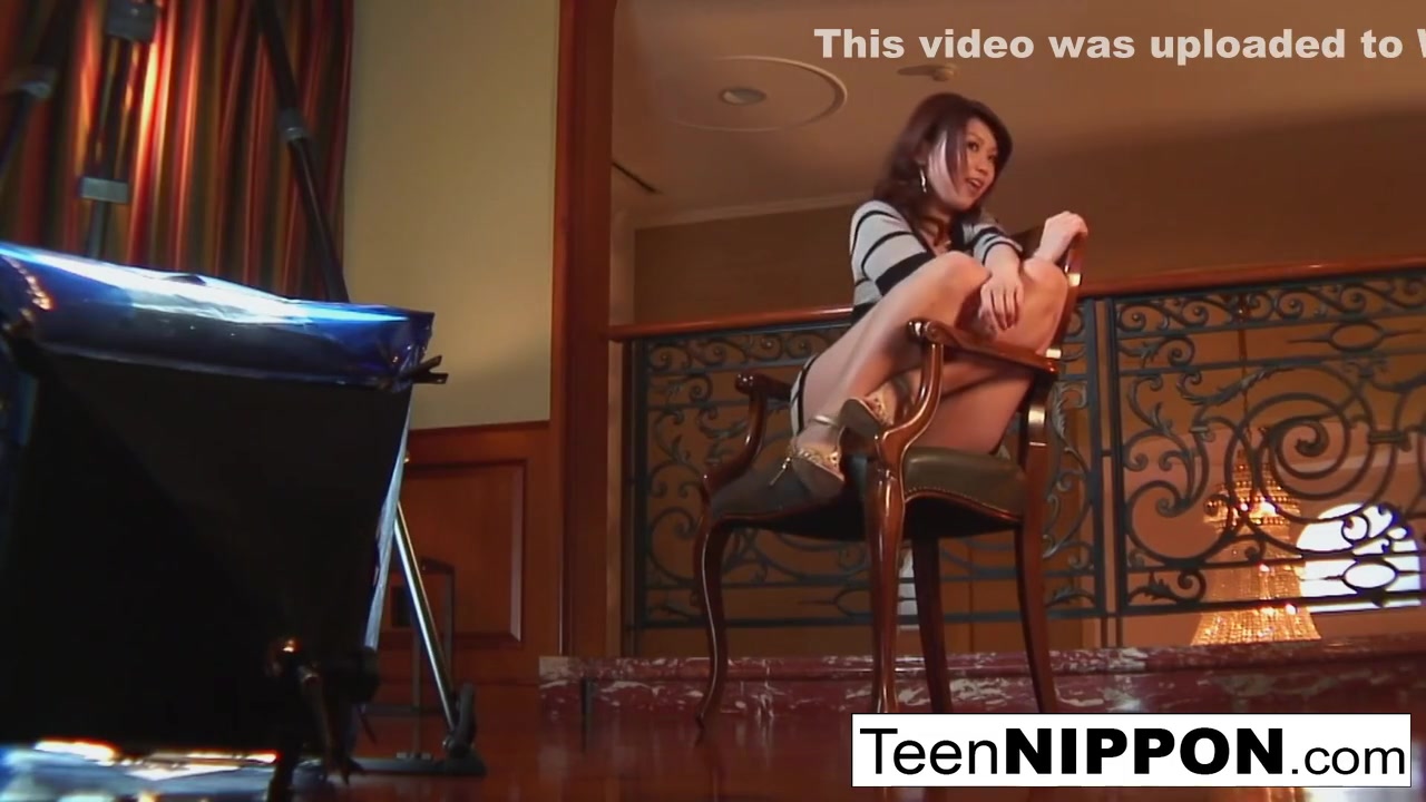 Shy Asian teenager 18+ Loves Rubbing Her Box!