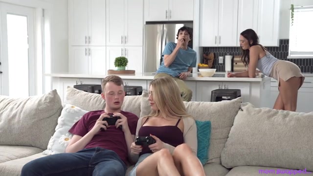 Getting To Know Our Stepmoms - S2:E4 - Momlover
