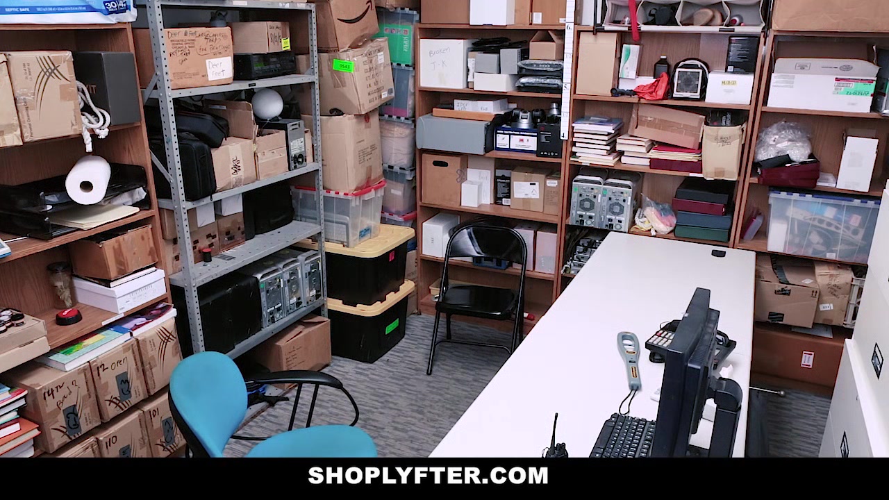 ShopLyfter - Skinny Babe Vanna Bardot Rammed By The Guard