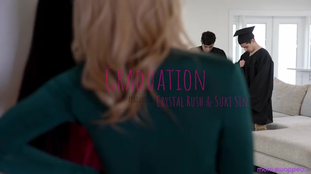 Graduation - S3:E9 - Momlover