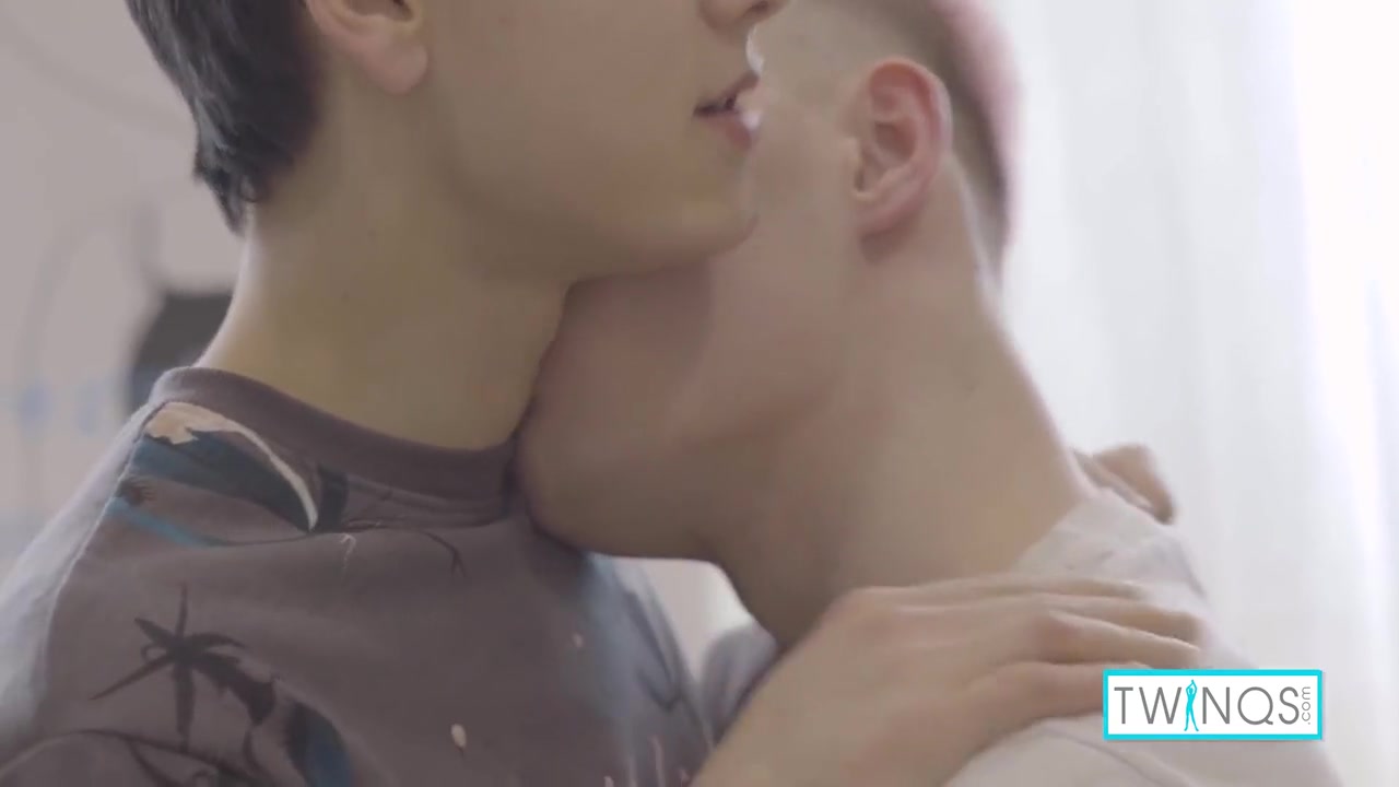 Pink Haired Twink Oliver V Gets Pounded By Brunette Logan S! With Leo Alfano