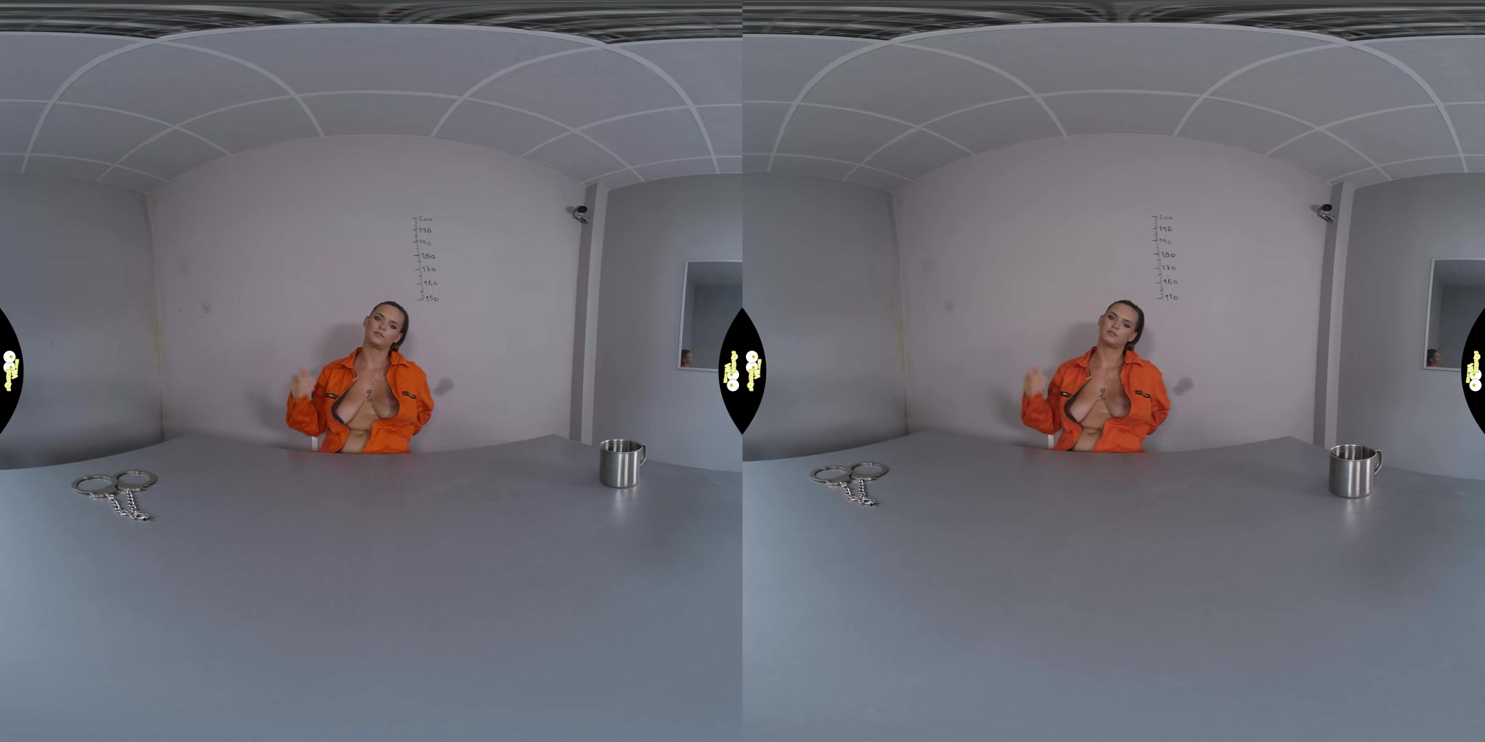 Solo In Prison - SqueezeVR